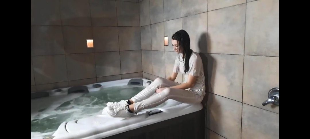 纯白搭配欧美小姐姐湿身-3