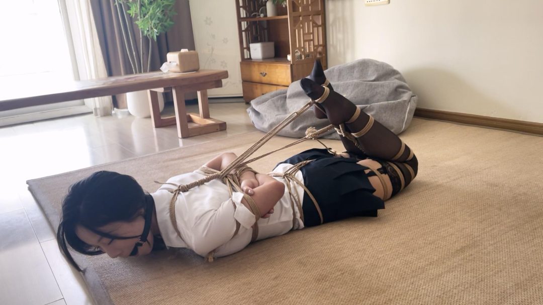 奥特曼定拍 肉肉的圆脸妹子小芜 吊带黑丝驷马-5