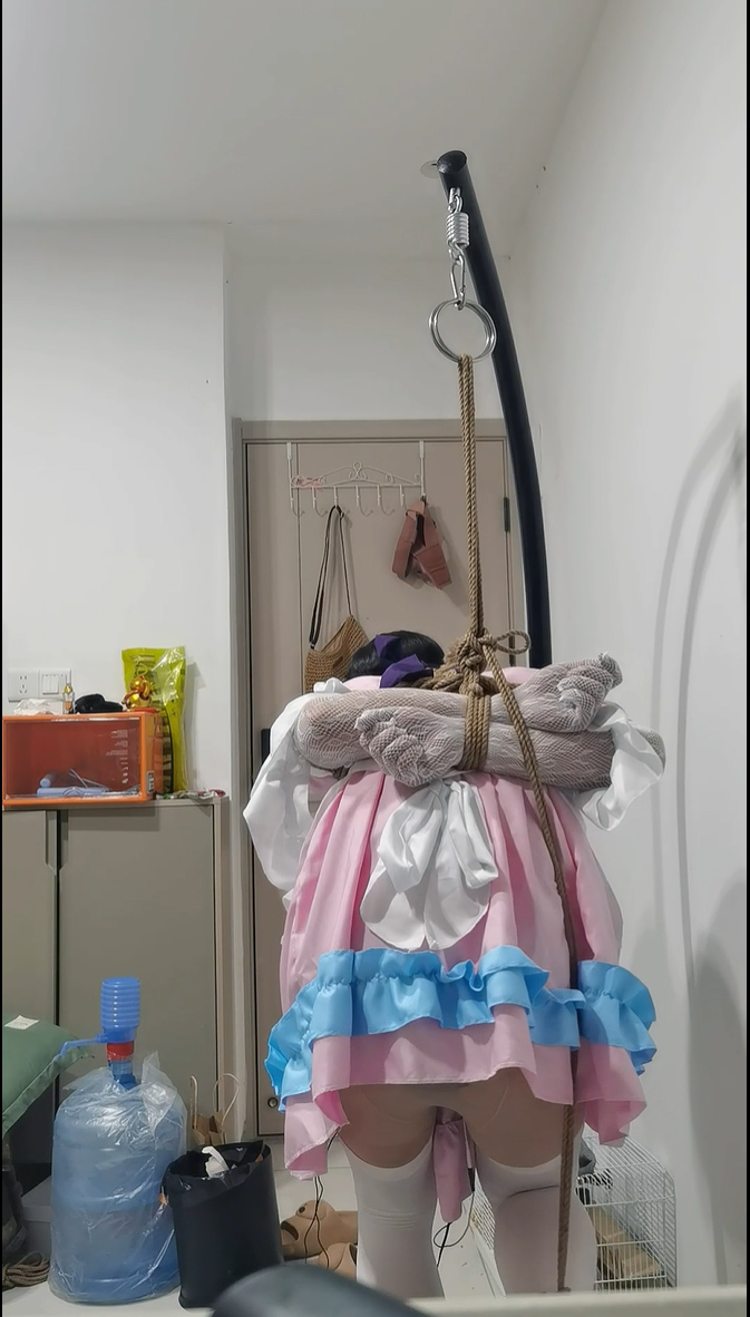 粉红小女仆的吊缚电击惩罚-4