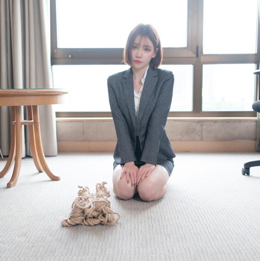 【繩縛の初體驗】高冷女主管《酸酸》 緊縛辦公椅&行李架吊縛樣樣來 下班變身M屬性淪為我的玩物 掙扎的刺激肉體的歡愉-3