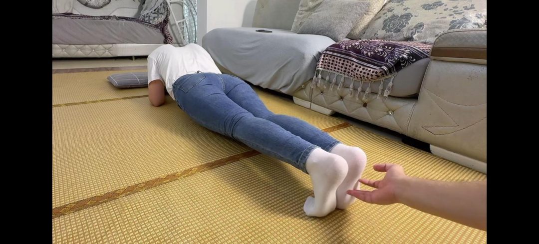白袜女孩的TK惩罚-2