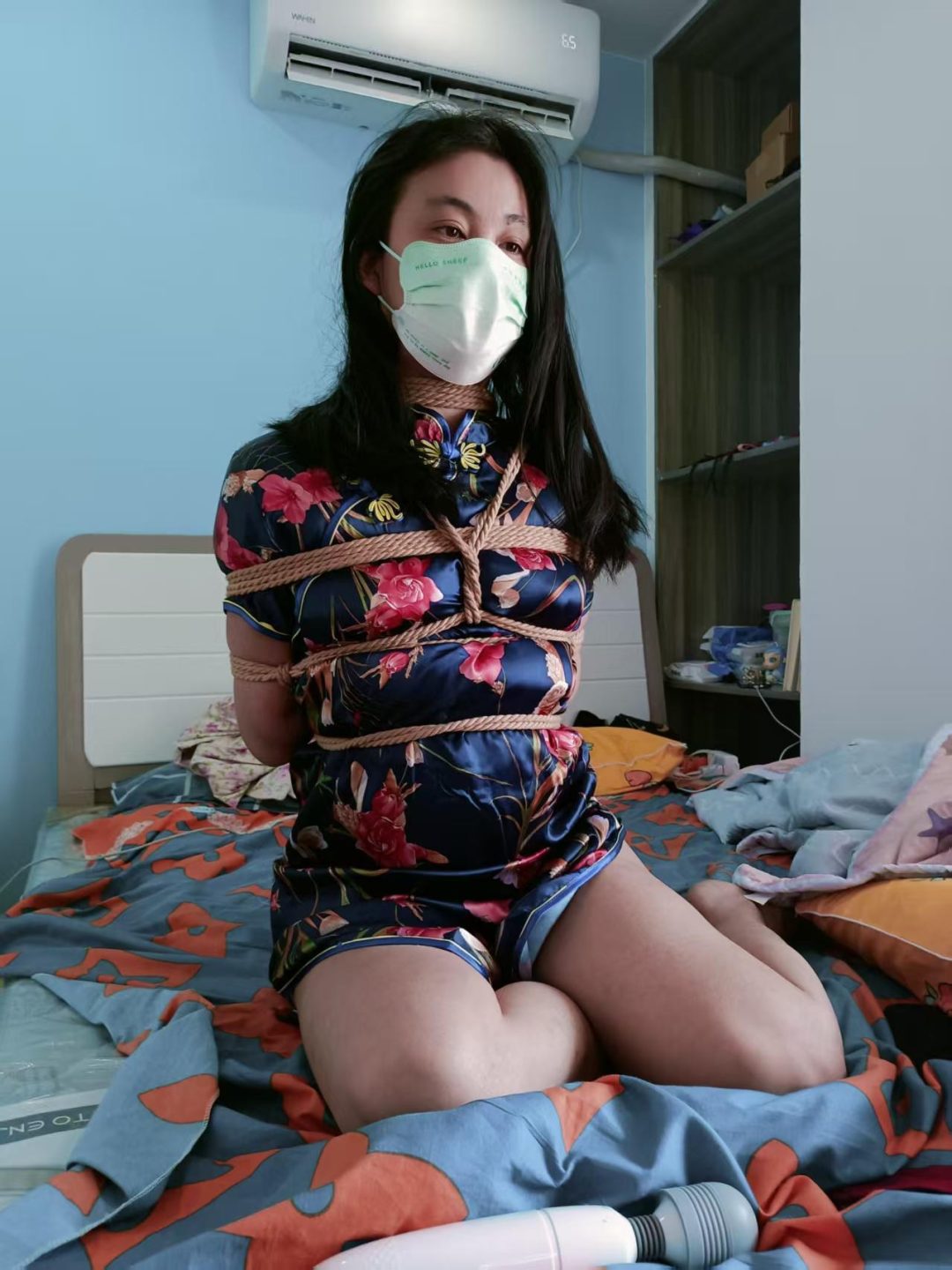 旗袍女被折磨第七章 项圈手铐 脚镣 皮鞭-3
