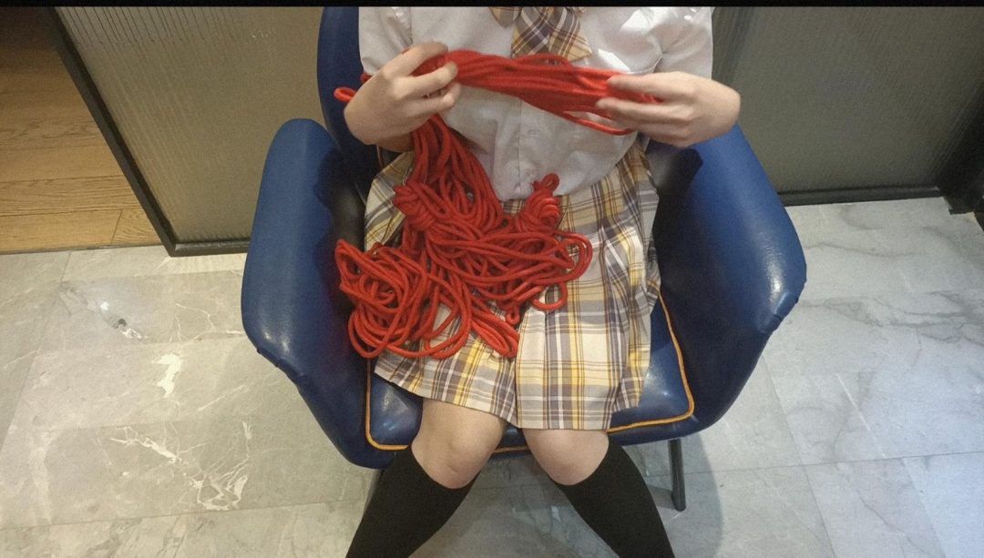 JK服小姐姐的紧缚调教测试-1