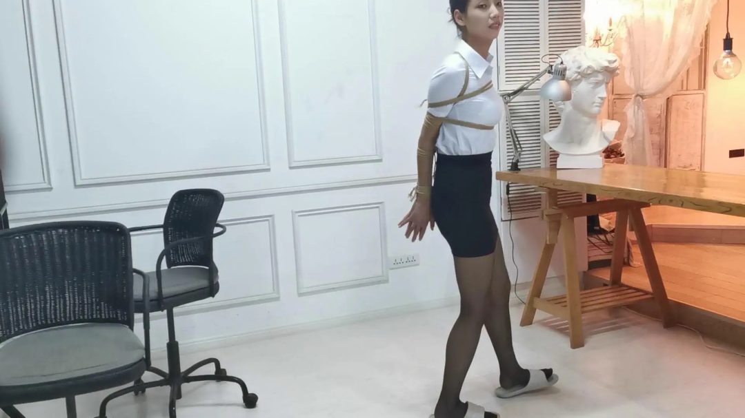 奥特曼定拍：OL职业装小松直臂驷马放置挣脱-1