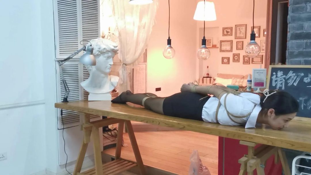 奥特曼定拍：OL职业装小松直臂驷马放置挣脱-3