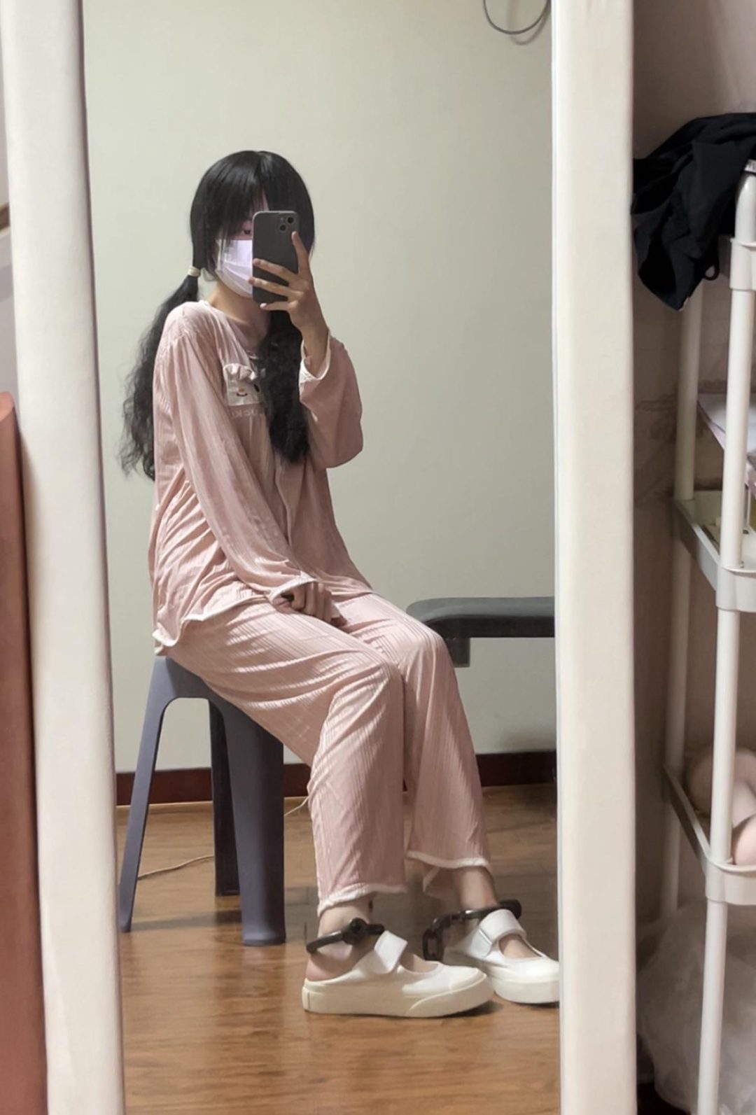 双马尾学妹深夜镣铐外出-戴脚镣出门玩-2