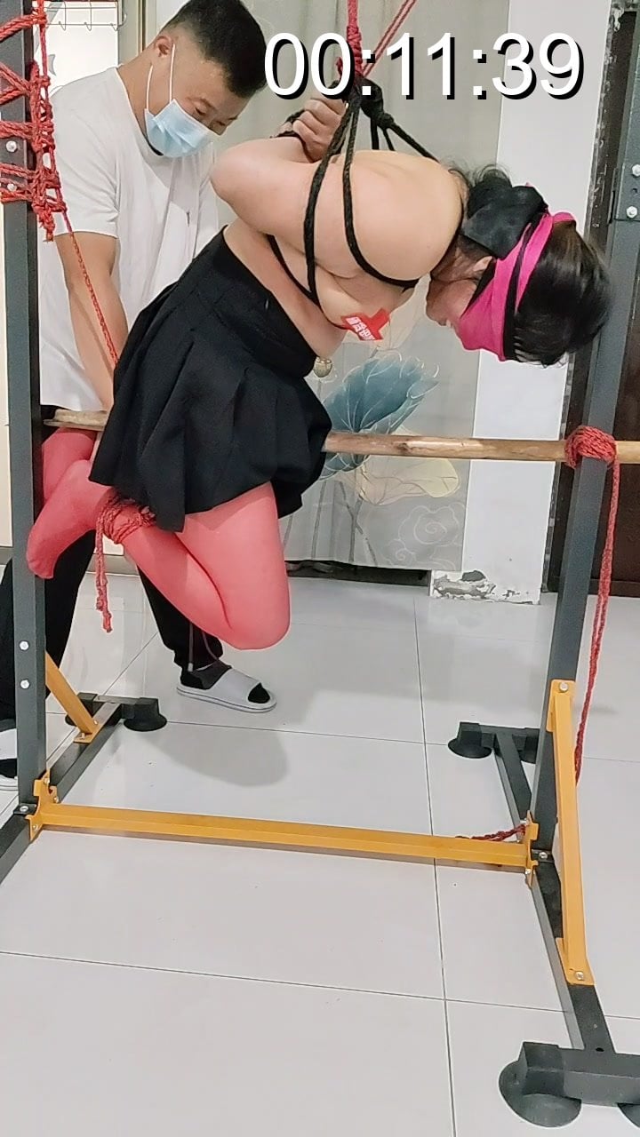 单杠骑木马-1