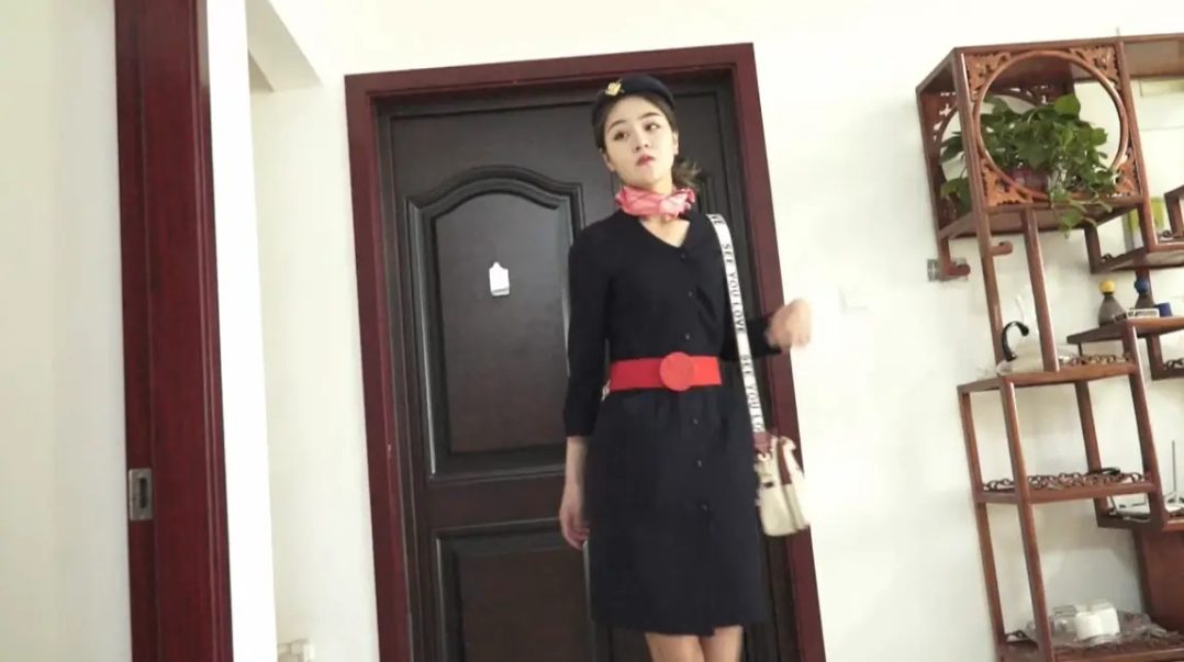 [空姐的战争 - 上] 女女、美腿、堵嘴、调教、空姐、黑丝-2