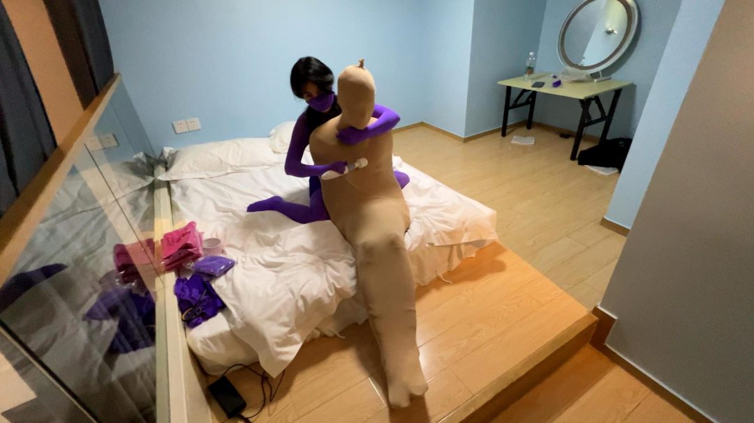 小M化身紫色套装被迫营业全包客户，然后自己也被包-2