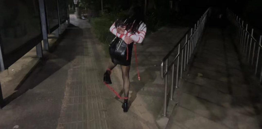 麦当劳捆绑和店员小姐姐互动，户外包臀裙黑丝高跟捆绑外出（下集）-3
