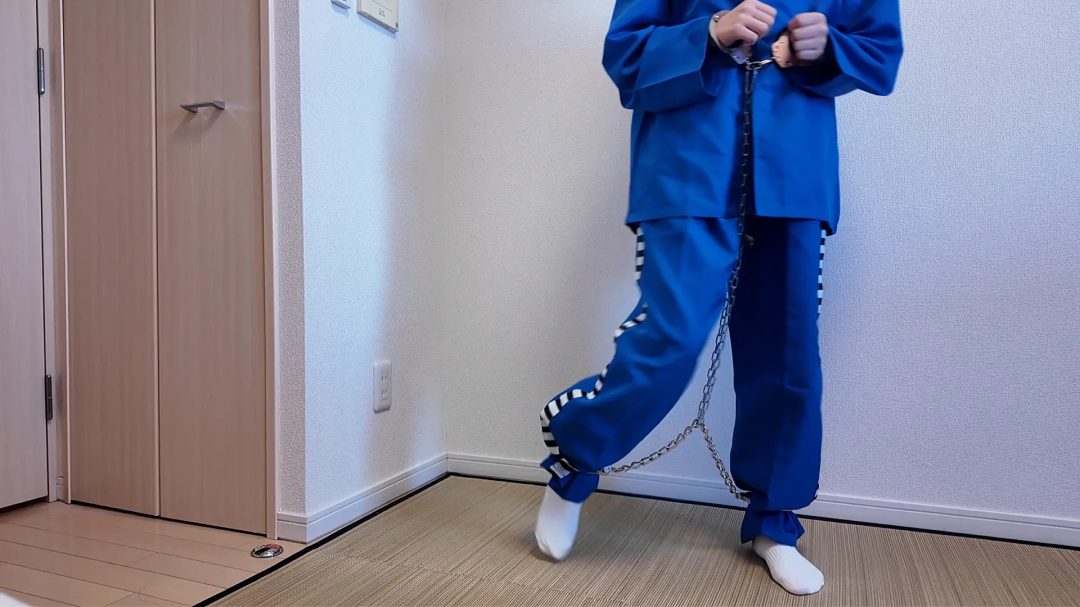 kiki囚服白袜镣铐绝望行走被管教用脚揉拧-7