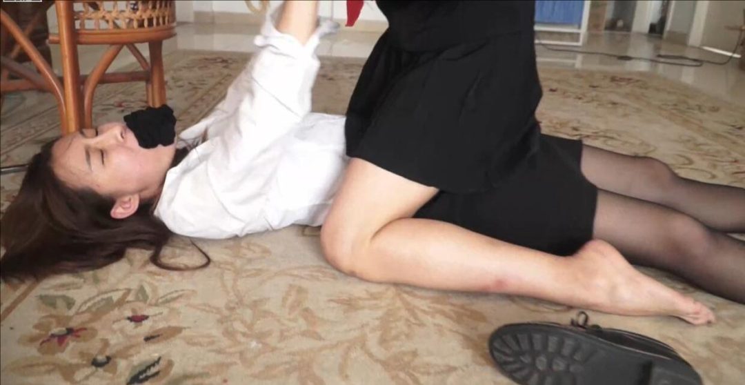 [老师，来当学生的乖学生吧 - 上] 女女、美腿、黑丝、JK水手服、堵嘴、调教-5
