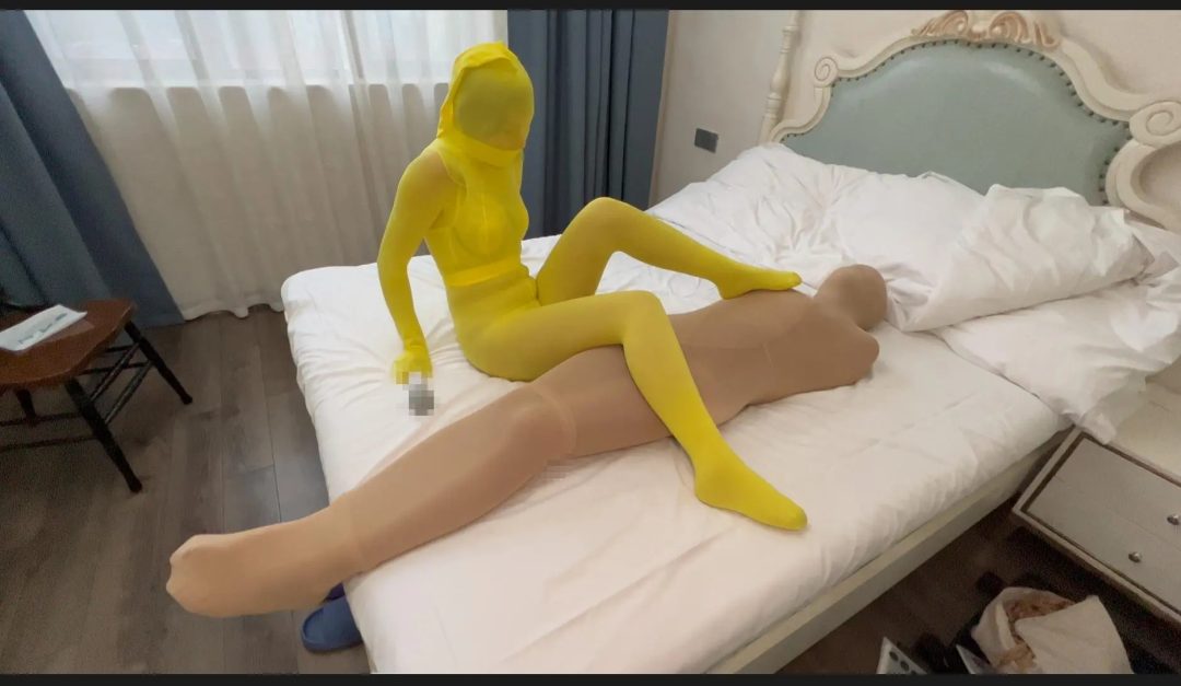 男女双人丝袜全包木乃伊丝袜木乃伊【女绑男与男女一起】-1