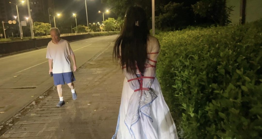 桃花岛原创之户外捆绑第二弹(桃花汉服被缚露出之仙女沦为路人观赏的剑婢!)-1 桃花岛原创之户外捆绑第二弹(桃花汉服被缚露出之仙女沦为路人观赏的剑婢!)-1