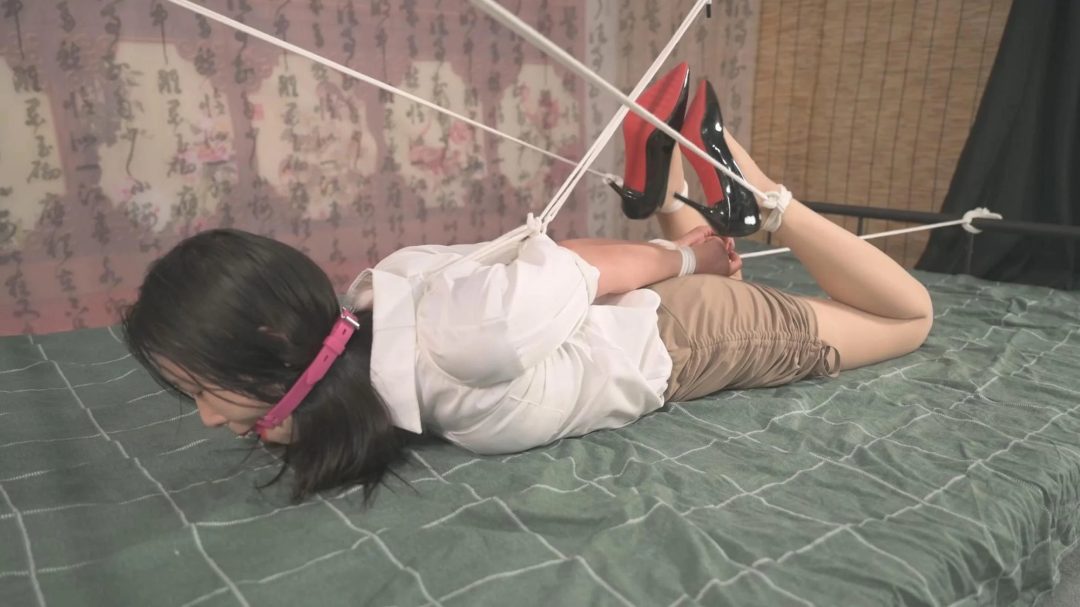 高挑妹子床上直臂驷马--丝袜、高跟、TK、口球-1