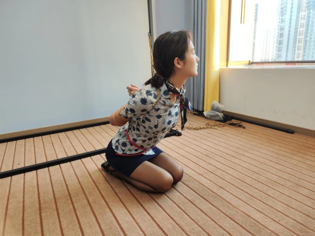 晓倩空姐制服捆绑-2