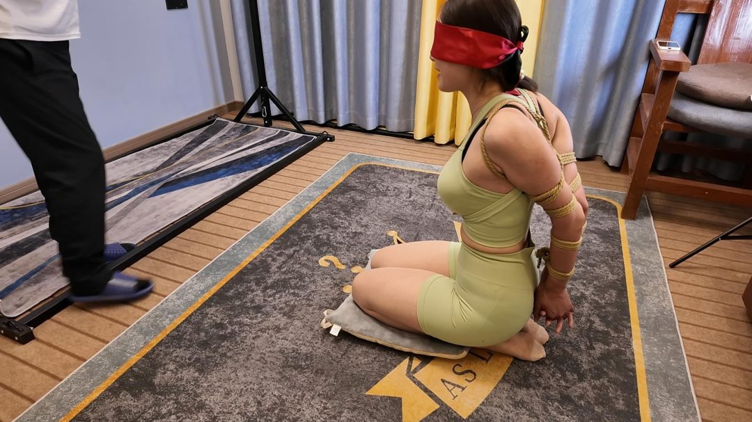 客户体验之茜茜 瑜伽服 捆绑 紧缚直臂 挠脚心-9