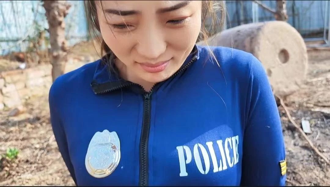 女特工被擒记-3