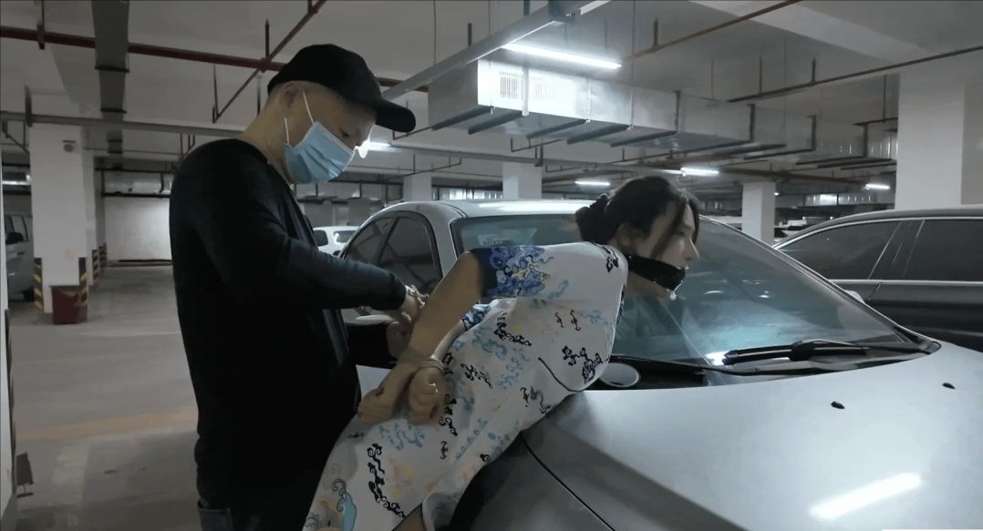 【Jim+李大侠】空姐惊魂 驷马 堵嘴 户外 放置 蛇缚 悬疑 黑发 捆绑 驷马 挣扎-1