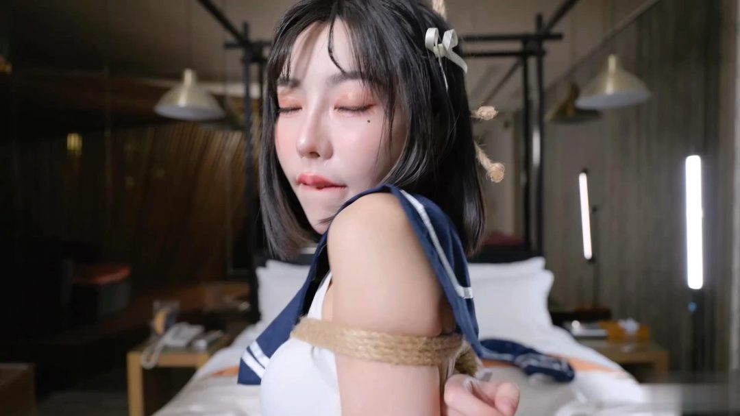 小痴女求玩弄 粉嫩足底隨便玩-4