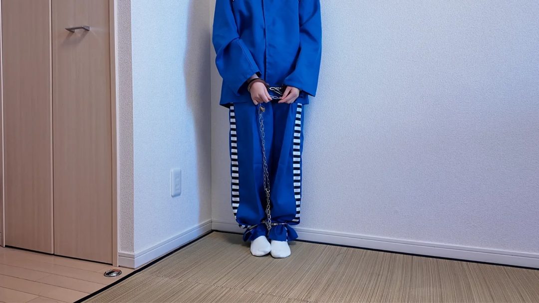 kiki囚服白袜镣铐绝望行走被管教用脚揉拧-1