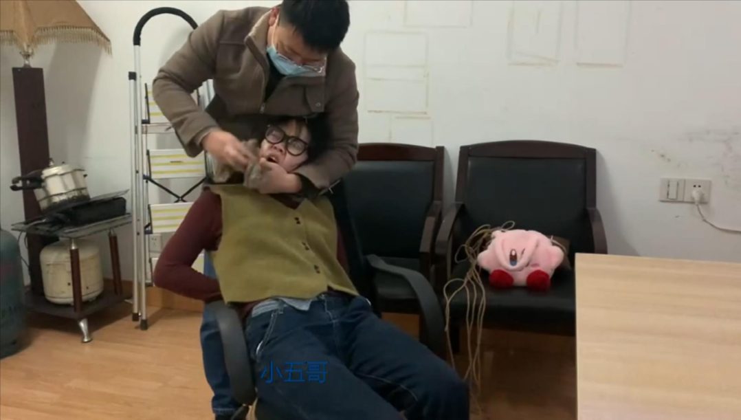 小五入室第一部(丝袜塞嘴,后换成丝巾塞嘴)-4 小五入室第一部(丝袜塞嘴,后换成丝巾塞嘴)-4