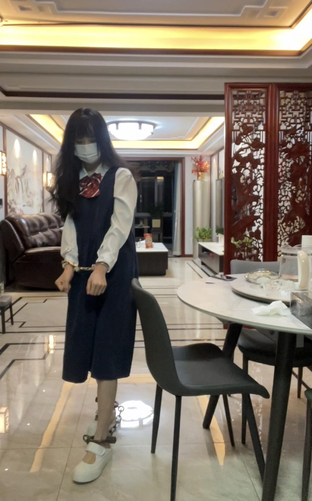 独居女大学生的镣铐日常-手铐脚镣居家 第一天-1