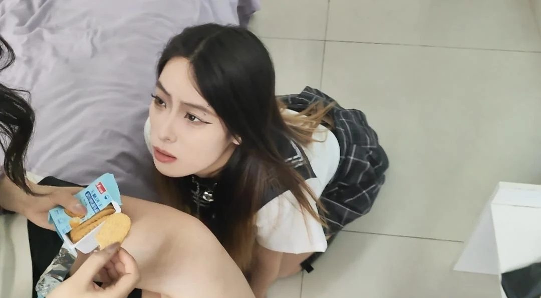 【禾一原创】客户定制 (苏苏) 《调教苏苏》打耳光 屁股 ，爬行，项圈，喂食，声音超酥软-1