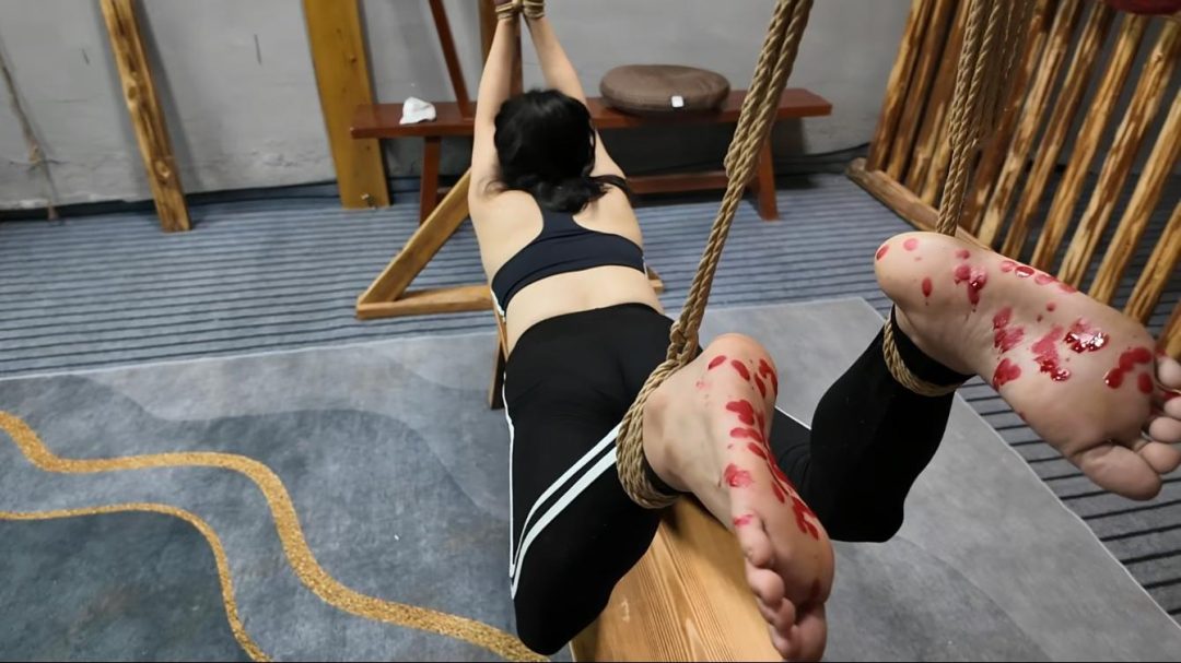 再次惩罚小遥之虐足-7