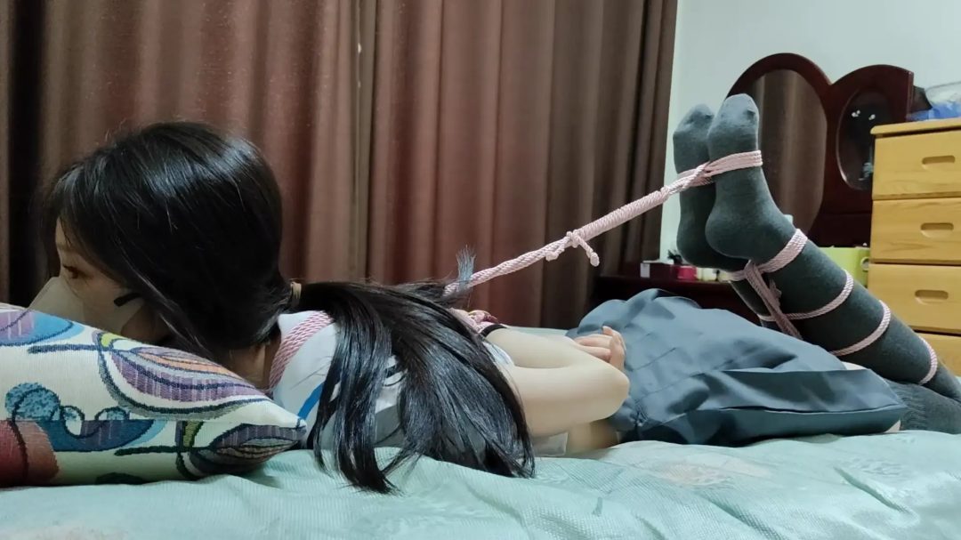 jk过膝袜驷马床上放置挣扎-2