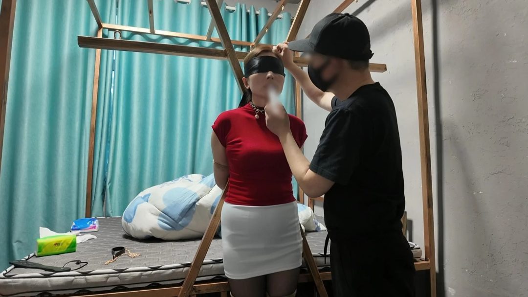 红衣白裙内的控制-9
