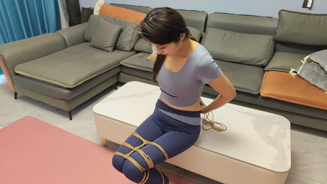 佳佳瑜伽服自缚-4