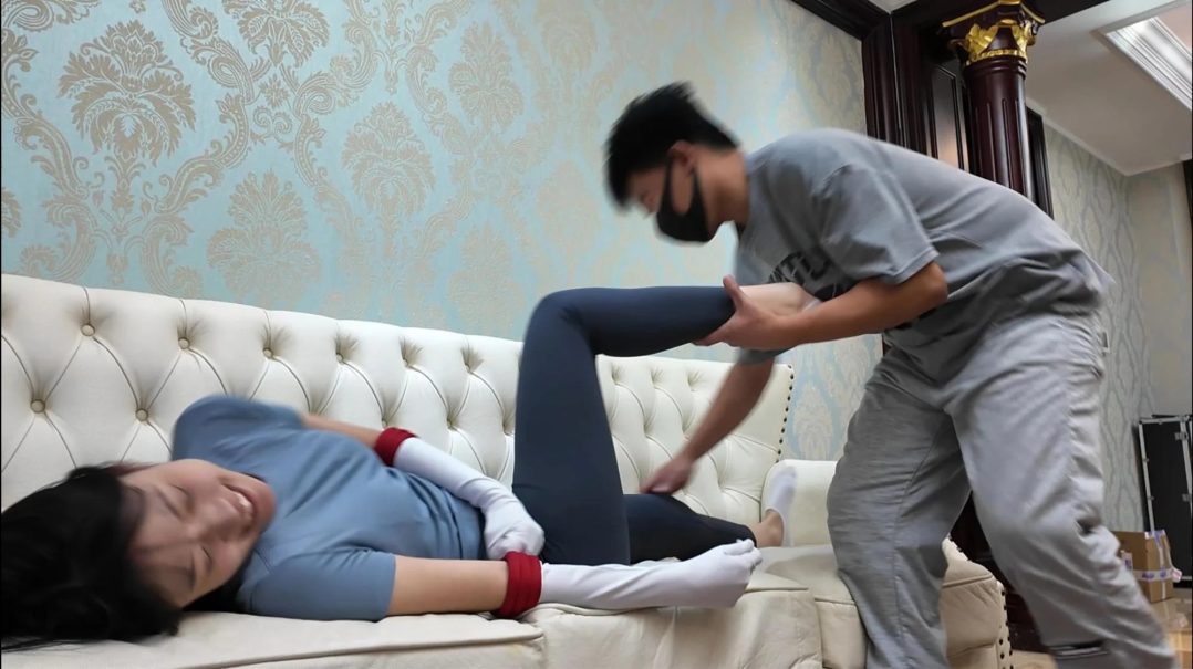 女士下班回家遭偷袭-13