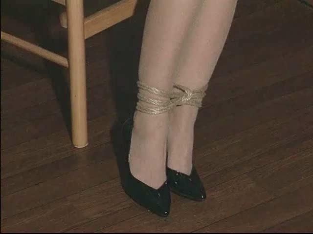 白石みほ制服丝足捆绑挣扎-5