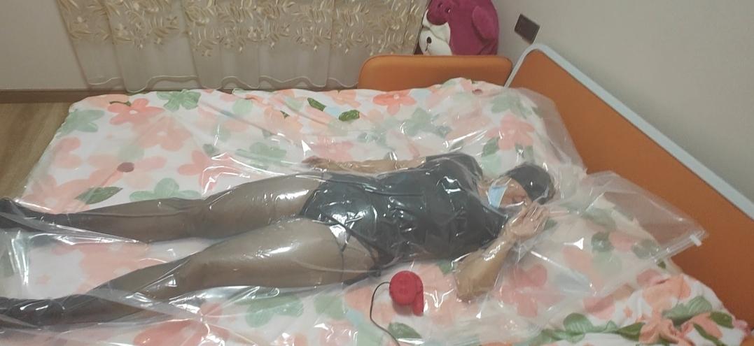 黑丝媳妇真空袋调教之彻底抽干，尖叫挣扎无用-4