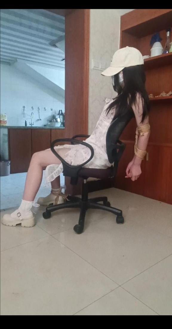 舞蹈生女孩捆绑初体验-1