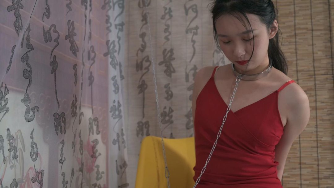 高挑妹子镣铐困境逃脱--黑丝、高跟、板铐行走、抚摸、脱困-8