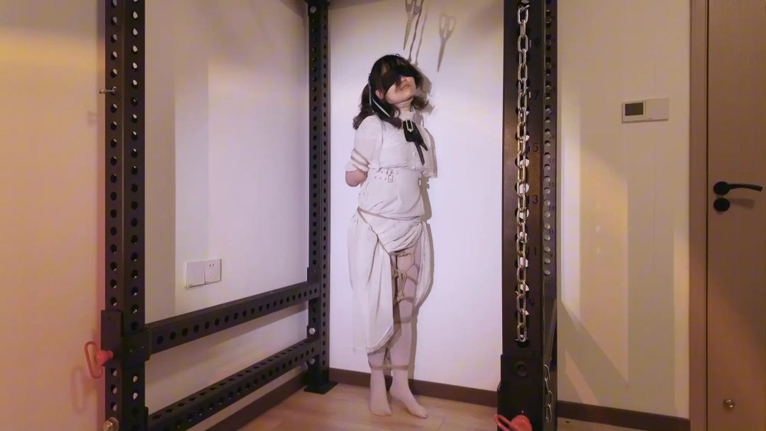《萝莉女奴脱缚挑战》-海砂— 观音 白丝踮脚 勒脖吊缚挣脱挑战 失败后被放置-3