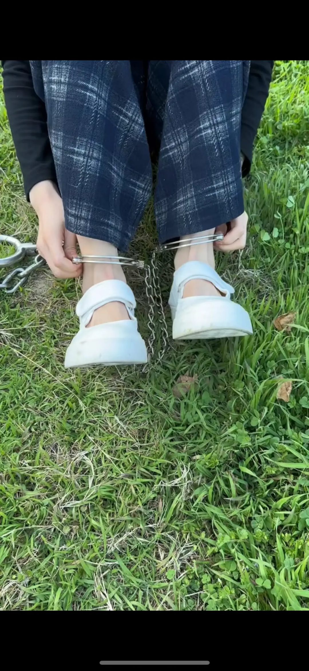 两个妹子户外镣铐（下）-2