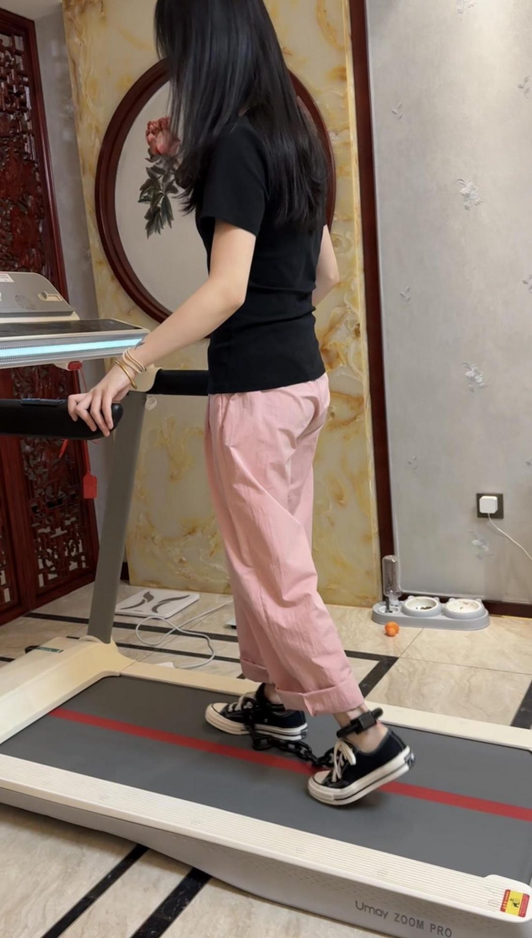 4副脚镣的跑步机训练-从慢到快-直到妹子受不了-1