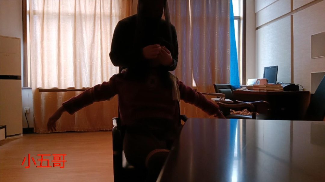 化妆师小妹合集第一部（挣脱堵嘴，再被堵嘴）-5