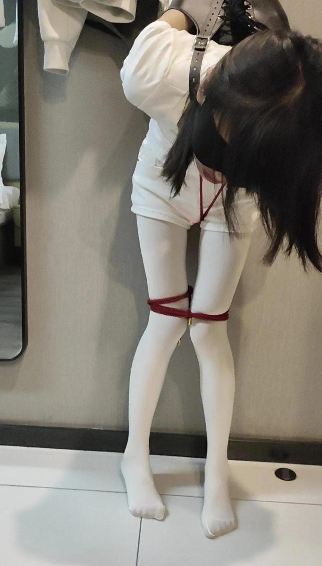 霄酱 JK+黑丝+白袜，水手服+白丝+小皮鞋，毛绒裙+小皮鞋+堆堆袜+光腿神器，白裤袜+短裤+白色T恤-5