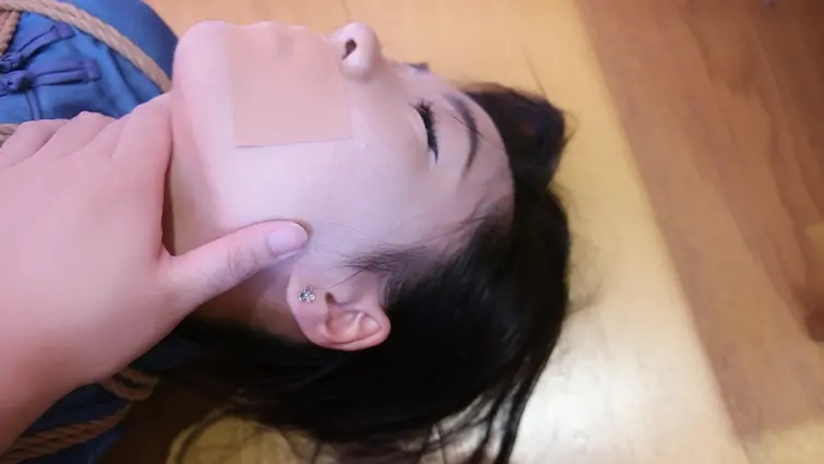 被入室捆绑折磨的旗袍少女-7