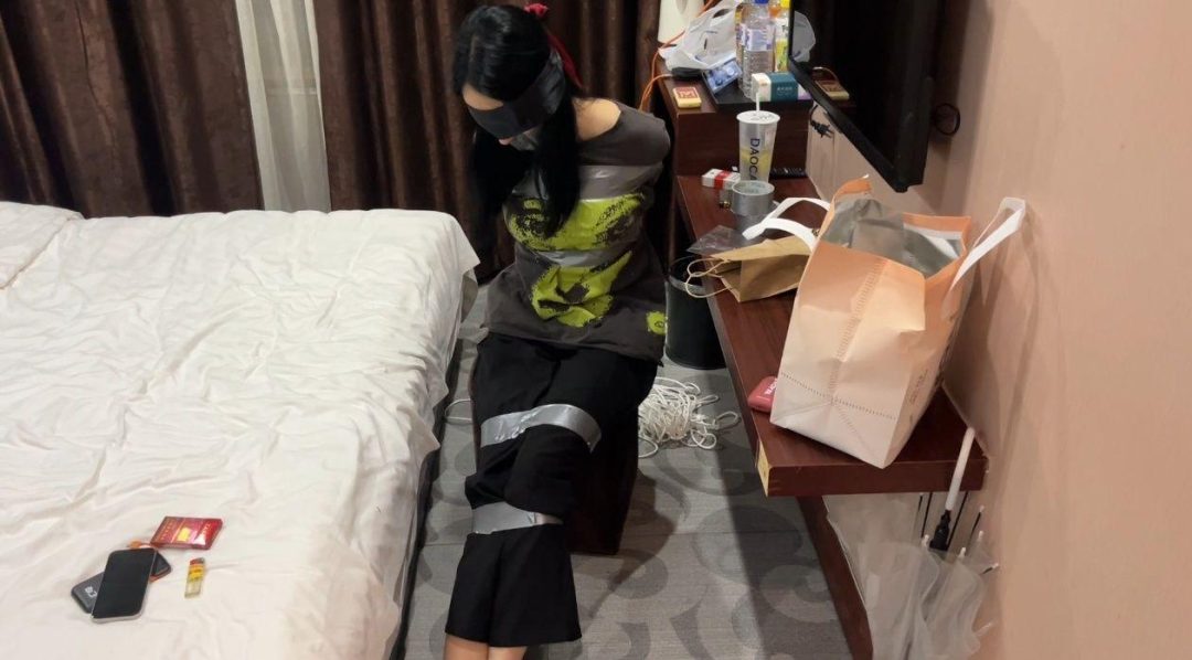 入室捆绑蒙眼堵嘴tk及座椅胶带捆绑-4
