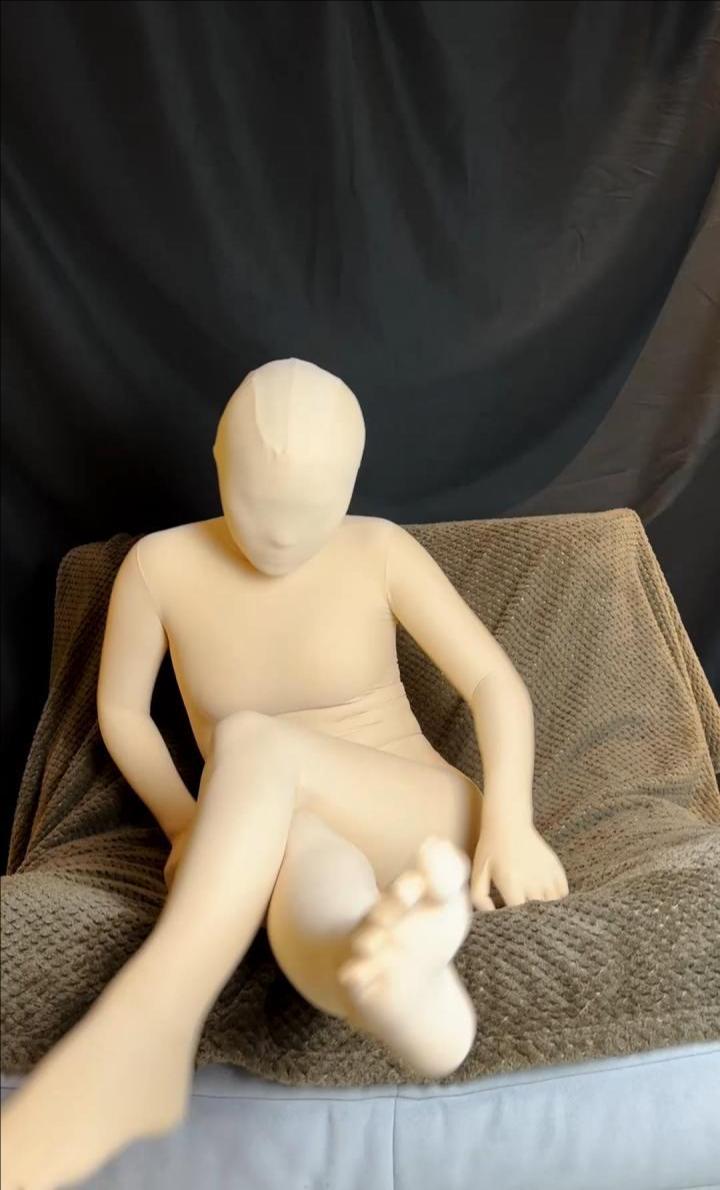 穿着乳胶ZENTAI全包紧身衣的直播录播第4部-4