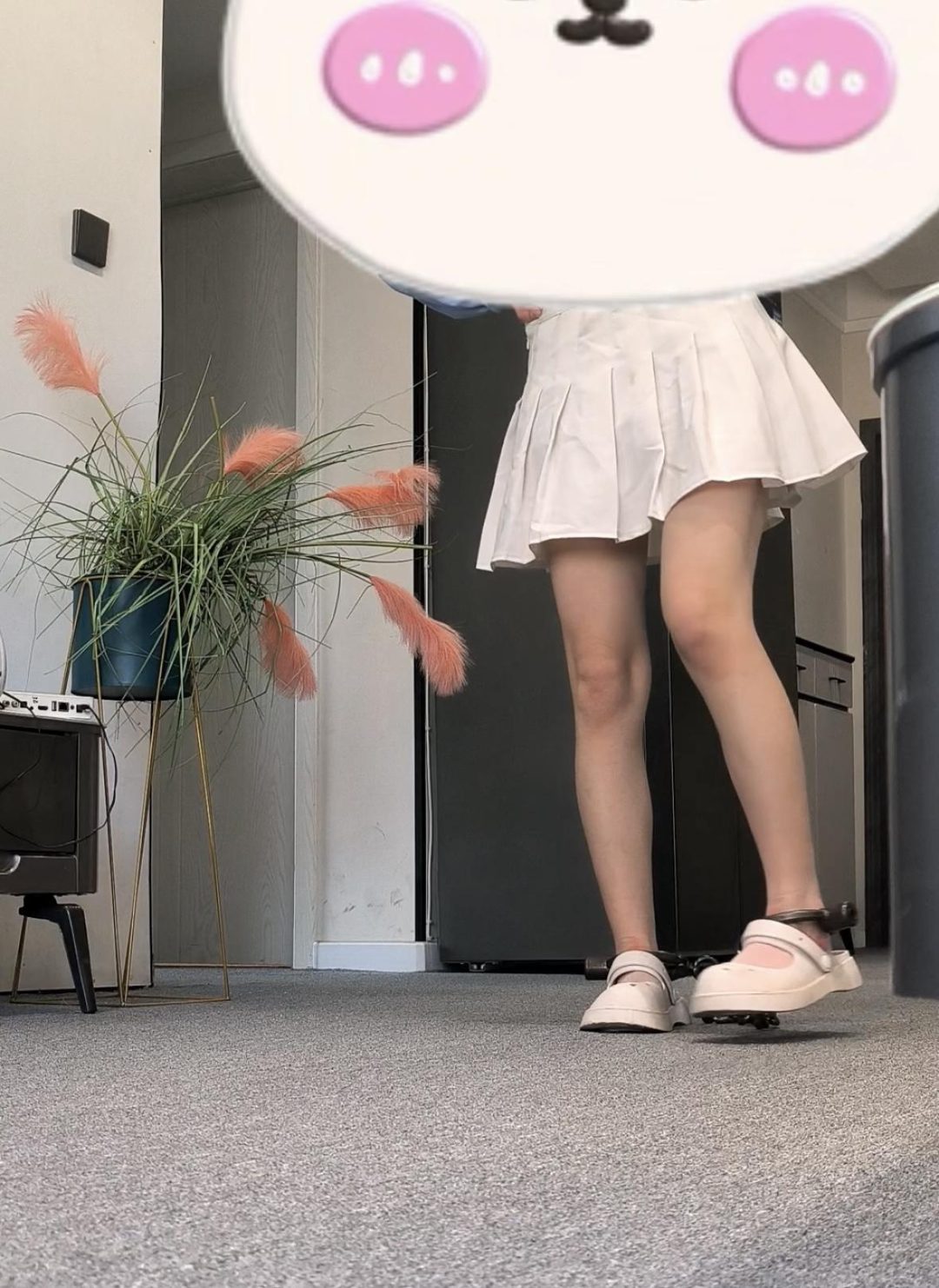 18岁高中妹子三天脚镣体验-4