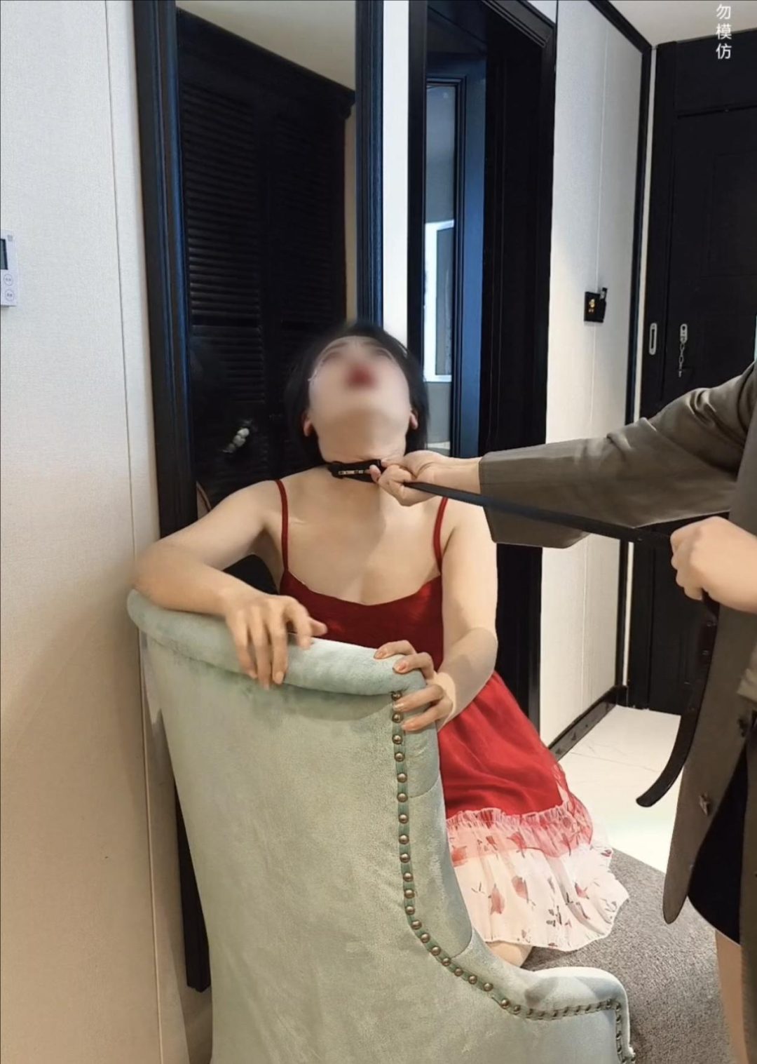 皮带勒脖、痛苦面具勒出来了-5