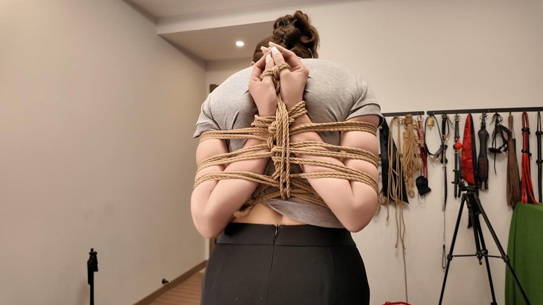紧缚小夏与佳佳 后手观音 直臂 鞭打 跪 调-8