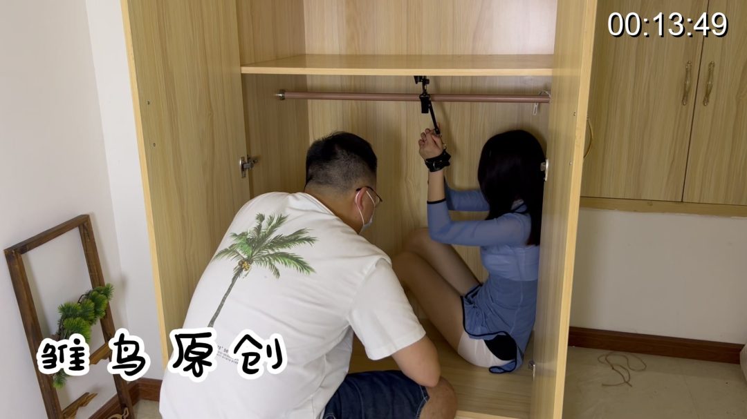 小萝莉应该怎么调教，一个暗默默的柜子，逼仄的空间，要把手绑起来。开始调教 ，未开户的女孩精神的迷失-5