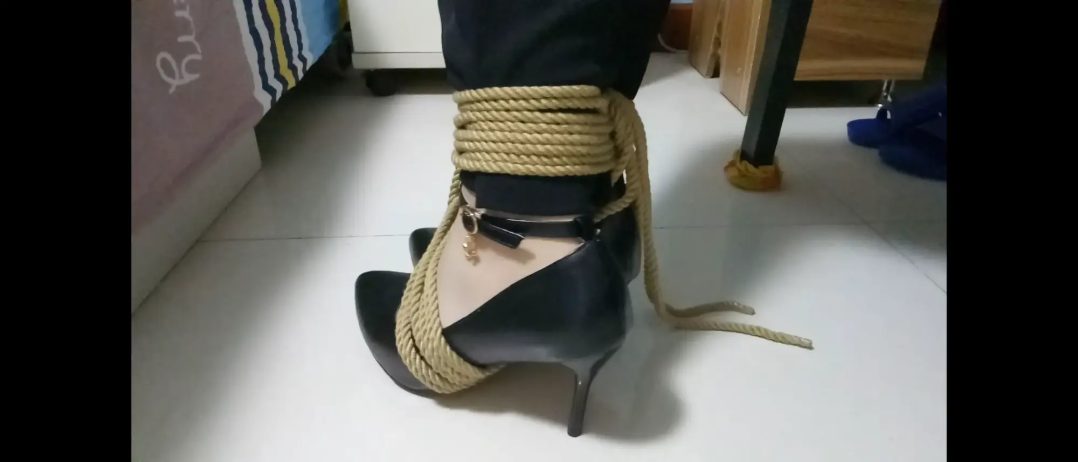 高跟鞋自缚-2